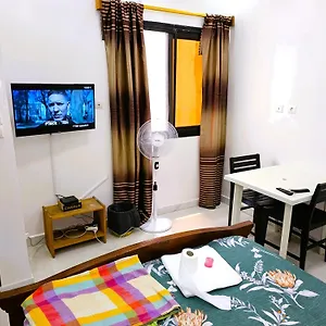 Maison d'hôtes Chambre Ngor- Douche Privee-salon-cuisine-netflix